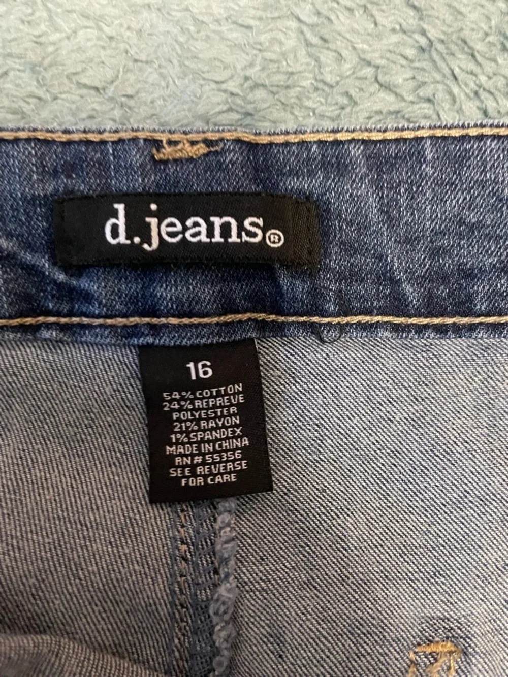 D. Jeans Women’s straight slightly wide Leg Jeans - Dark Blue Wash - Picture 3 of 4